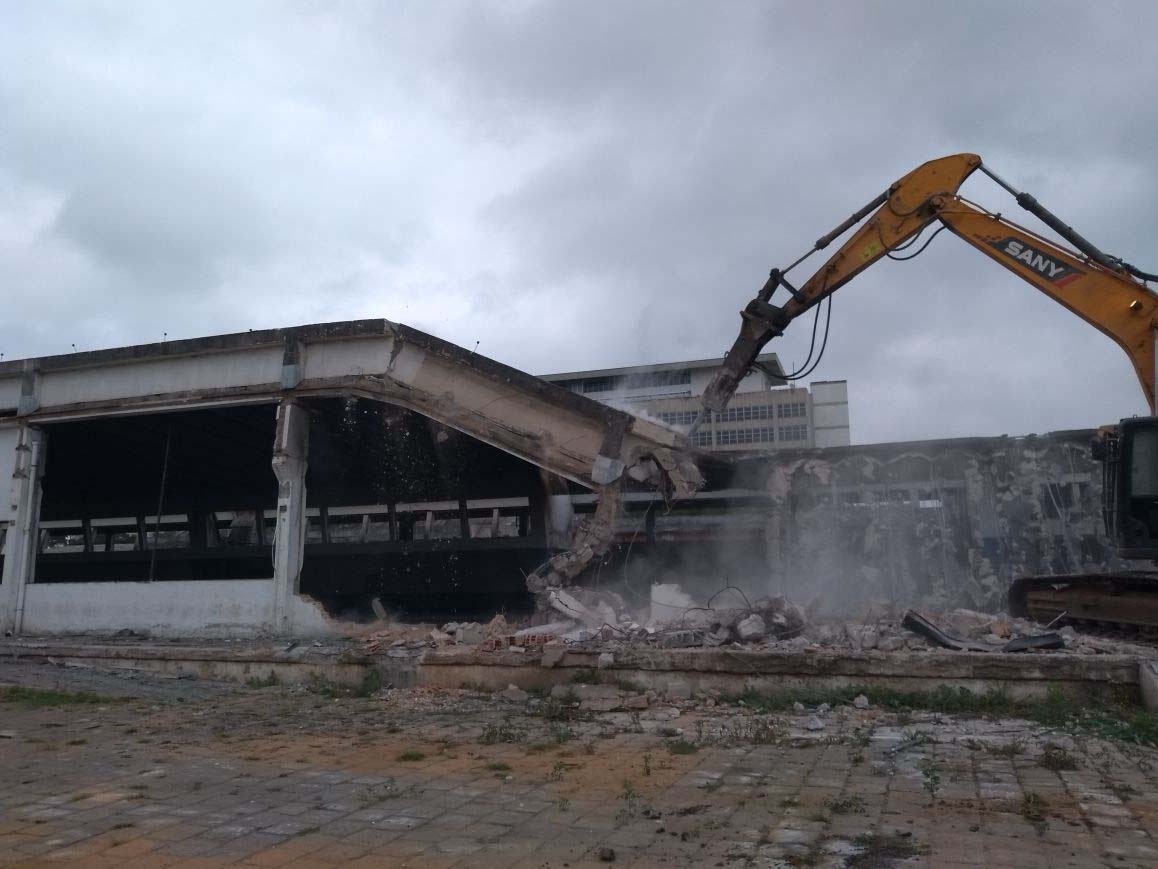 O Papel de uma Demolidora no Desmonte Industrial em São Paulo